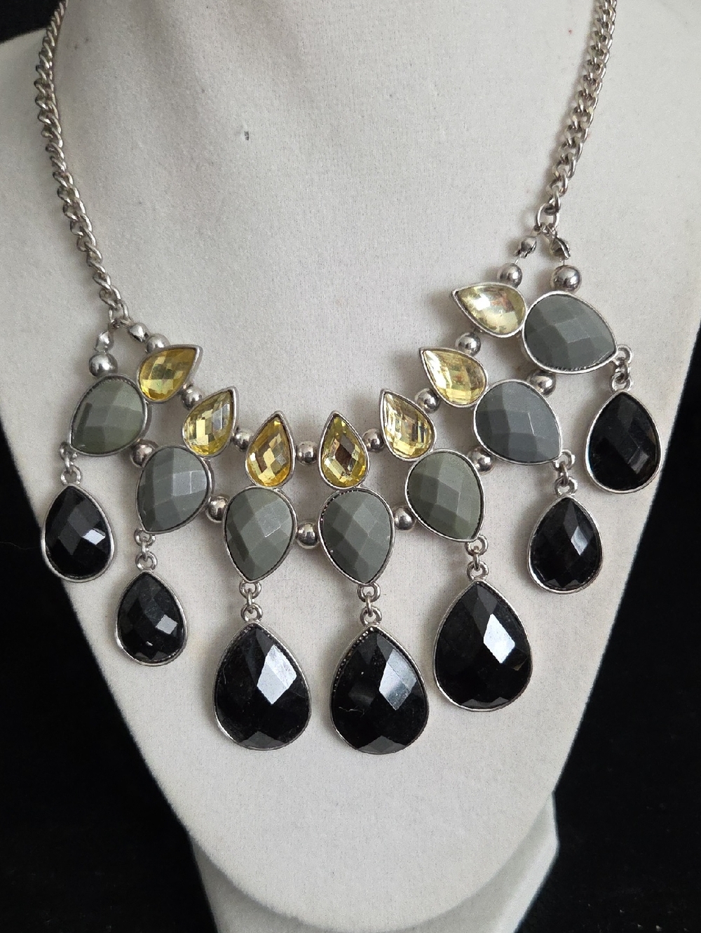 Guess Statement Teardrop Necklace in Black, Gray & Yellow Stones On Silver-tone
